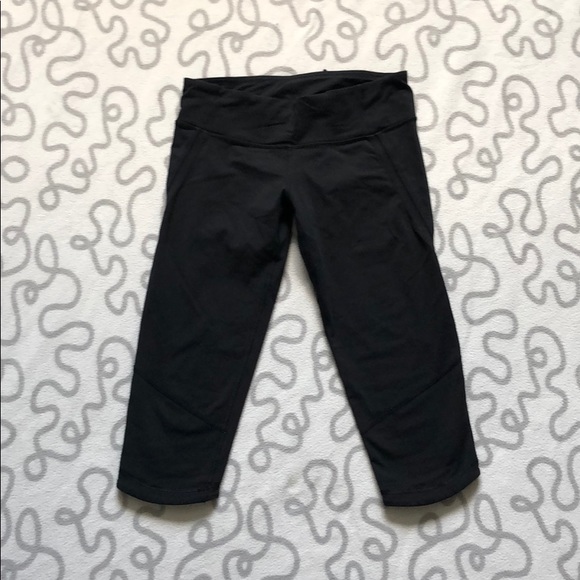 lululemon athletica Pants - Lululemon Black Knee Length Crops